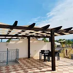 Θέρετρο Pizzo Club *